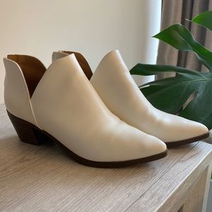 Indigo rd. white ankle booties